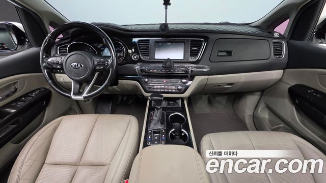 Kia Carnival 7-Seater Limousine VIP 2019 — фото 7