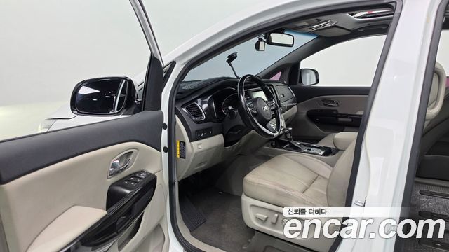 Kia Carnival 7-Seater Limousine VIP 2019 — фото 10