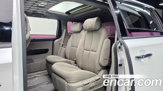 Kia Carnival 7-Seater Limousine VIP 2019 — фото 15