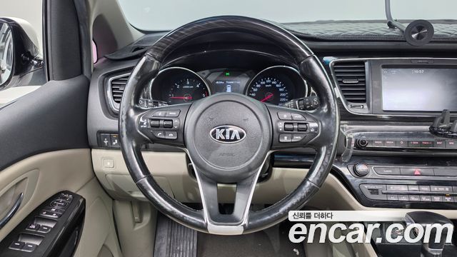 Kia Carnival 7-Seater Limousine VIP 2019 — фото 17