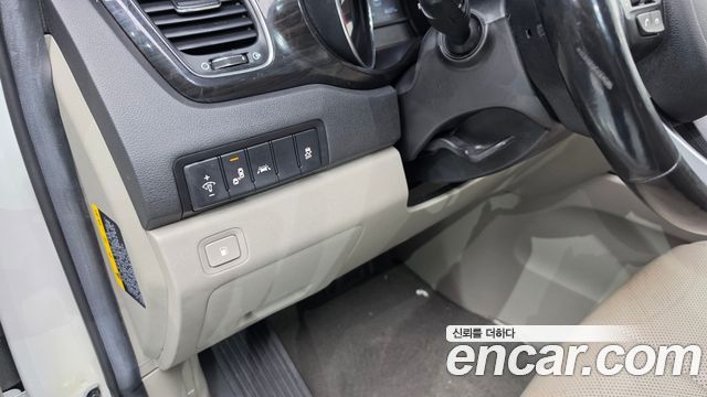 Kia Carnival 7-Seater Limousine VIP 2019 — фото 21