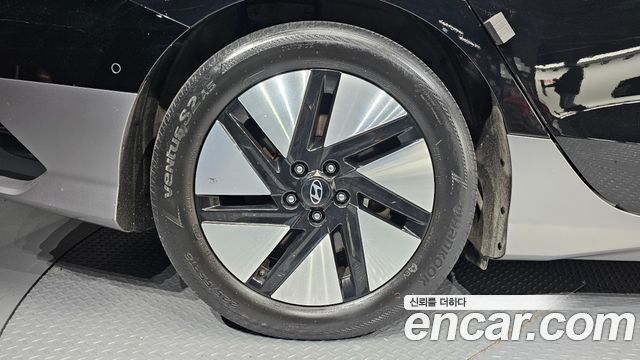 Hyundai Ioniq 6 Long Range Exclusive + 2023 — фото 5