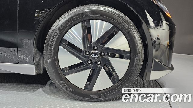Hyundai Ioniq 6 Long Range Exclusive + 2023 — фото 21