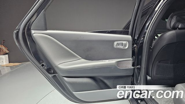 Hyundai Ioniq 6 Long Range Exclusive + 2023 — фото 25