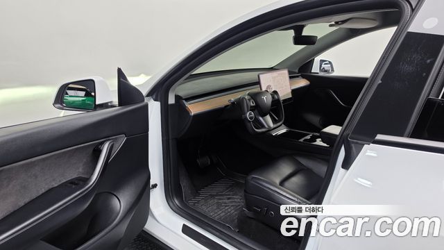 Tesla Model Y Long Range AWD 2021 — фото 10