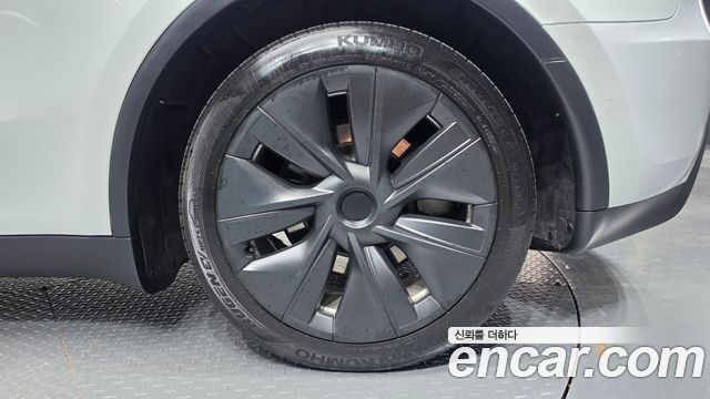 Tesla Model Y Long Range AWD 2021 — фото 21
