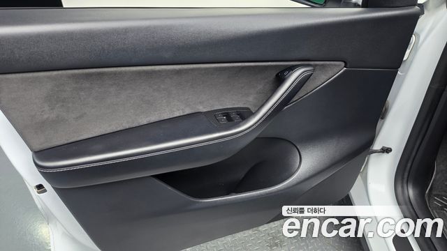 Tesla Model Y Long Range AWD 2021 — фото 24
