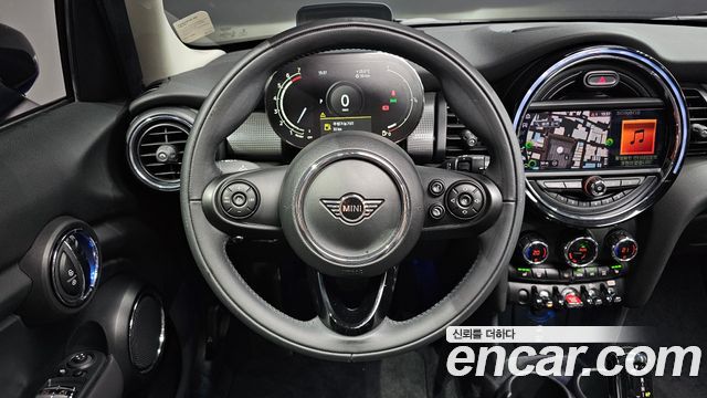 MINI Cooper 5Door HIGH 3rd 2021 — фото 16