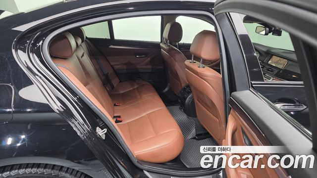 BMW 5 Series (F10) 530d xDrive M Aero Dynamic 2016 — фото 12