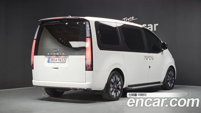 Hyundai Staria Lounge 7-Seater Inspiration 2023 — фото 2