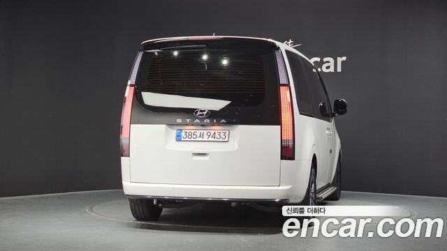 Hyundai Staria Lounge 7-Seater Inspiration 2023 — фото 4