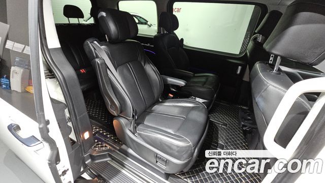 Hyundai Staria Lounge 7-Seater Inspiration 2023 — фото 12