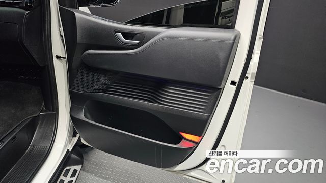 Hyundai Staria Lounge 7-Seater Inspiration 2023 — фото 24