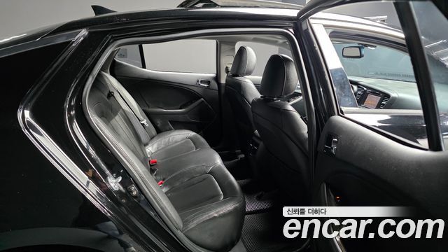 Kia K5 2.0 Prestige Standard 2011 — фото 12