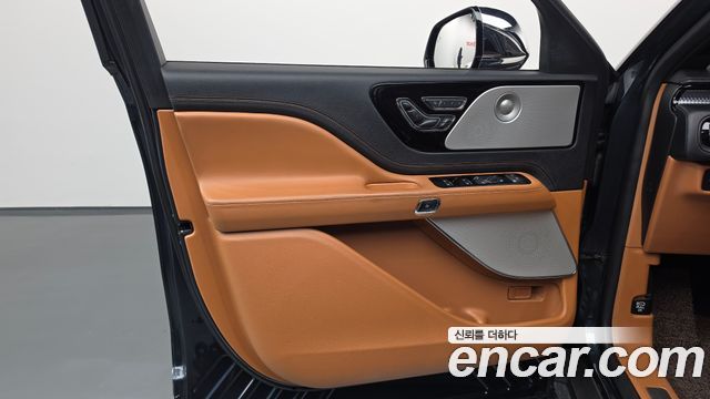 Lincoln Aviator (II) 3.0 Black Label AWD 2022 — фото 24