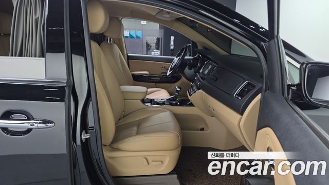 Kia Carnival Gasoline 7-Seater Limousine President 2019 — фото 11