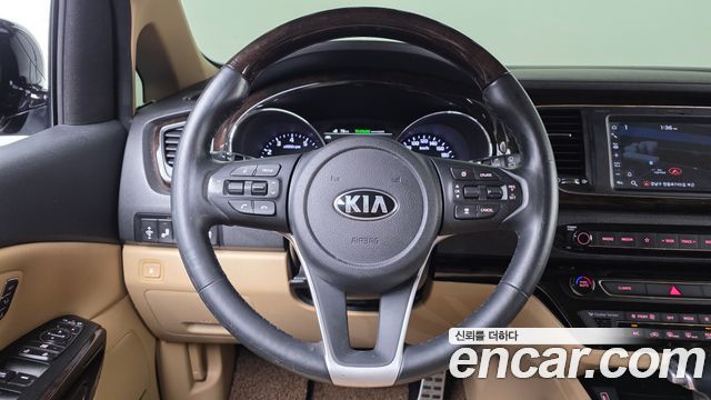 Kia Carnival Gasoline 7-Seater Limousine President 2019 — фото 13