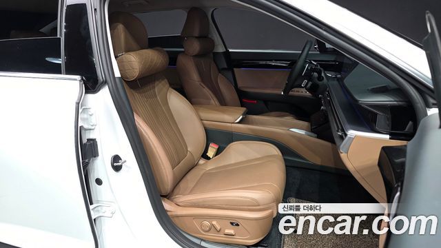 Hyundai Grandeur (GN7) 2,5 Gasoline 2WD Exclusive 2024 — фото 15