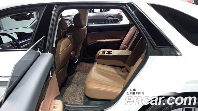 Hyundai Grandeur (GN7) 2,5 Gasoline 2WD Exclusive 2024 — фото 16