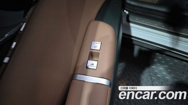 Hyundai Grandeur (GN7) 2,5 Gasoline 2WD Exclusive 2024 — фото 23