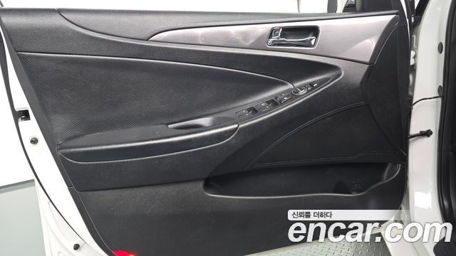 Hyundai Sonata Hybrid 2.0 Premier 2012 — фото 24