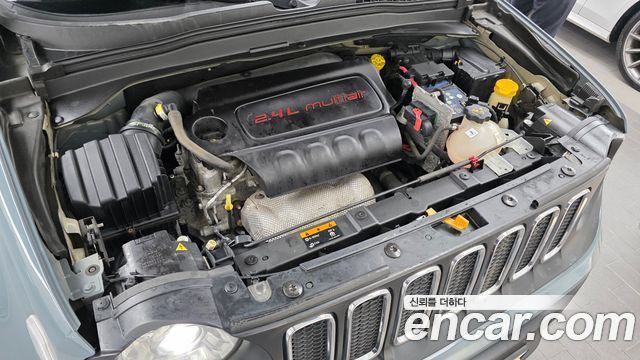 Jeep Renegade 2.4 Longitude High 2017 — фото 6