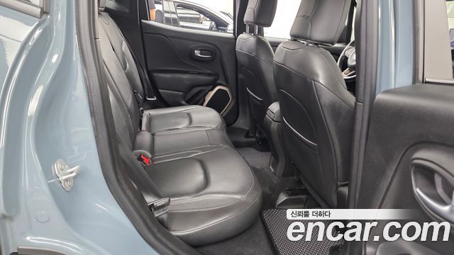Jeep Renegade 2.4 Longitude High 2017 — фото 12