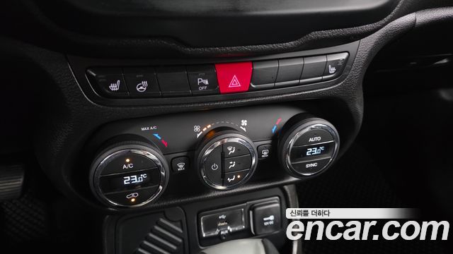Jeep Renegade 2.4 Longitude High 2017 — фото 19