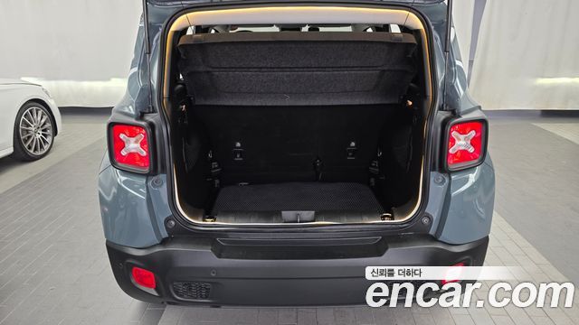 Jeep Renegade 2.4 Longitude High 2017 — фото 20