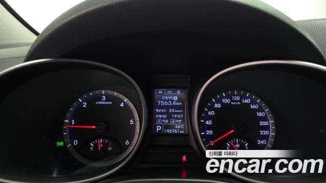 Hyundai Santa Fe (DM) Diesel(e-VGT) 2.0 4WD Premium 2015 — фото 8