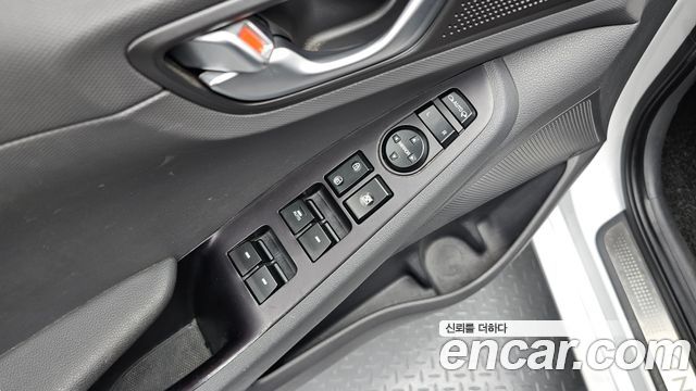 Hyundai Ioniq Hybrid Q 2016 — фото 13