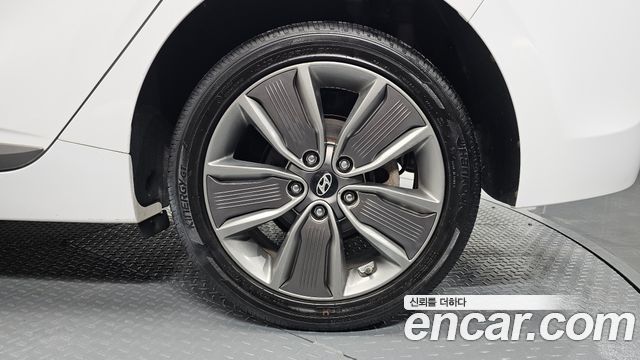 Hyundai Ioniq Hybrid Q 2016 — фото 21