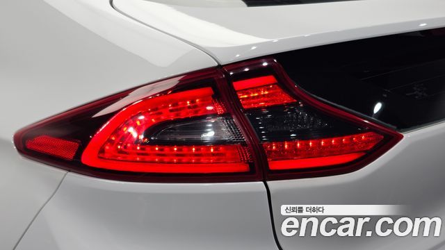 Hyundai Ioniq Hybrid Q 2016 — фото 23
