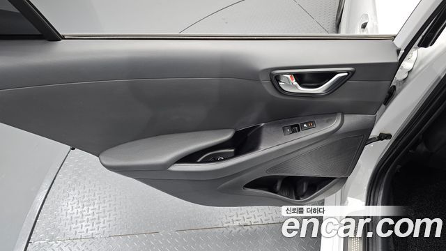 Hyundai Ioniq Hybrid Q 2016 — фото 24