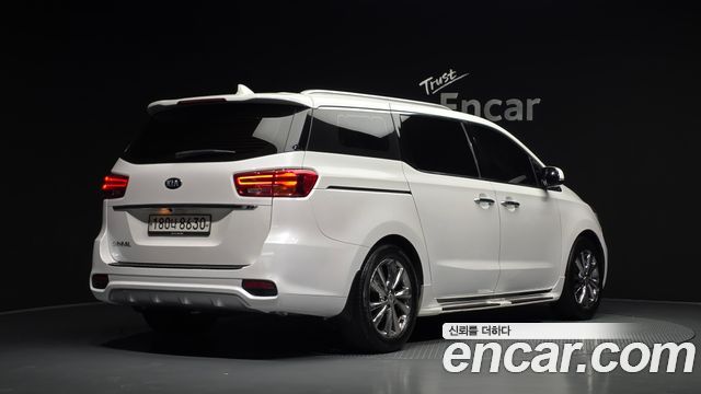 Kia Carnival 9-Seater Noblesse Special 2020 — фото 2