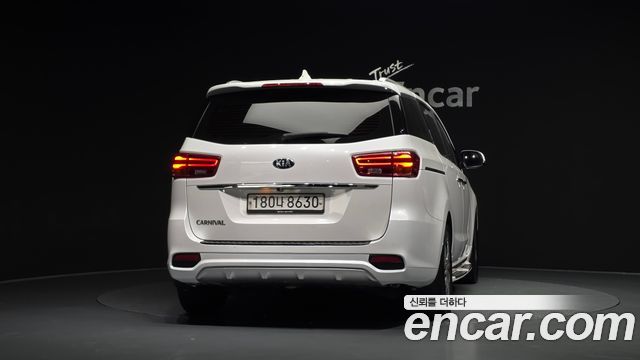 Kia Carnival 9-Seater Noblesse Special 2020 — фото 4