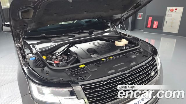 Land Rover Range Rover (V) P550E AB 2025 — фото 6