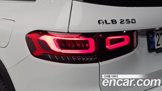 Mercedes-Benz GLB-Class (X247) GLB250 4MATIC 2021 — фото 23