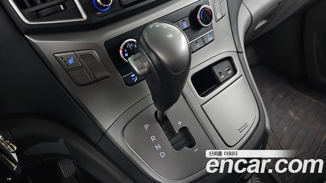 Hyundai Grand Starex Van 3-Seater Smart 2021 — фото 9