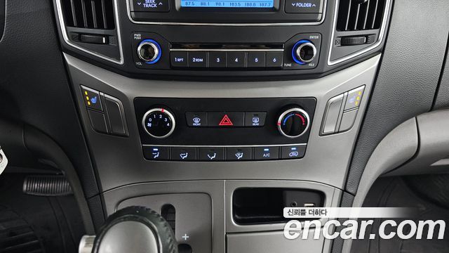Hyundai Grand Starex Van 3-Seater Smart 2021 — фото 20