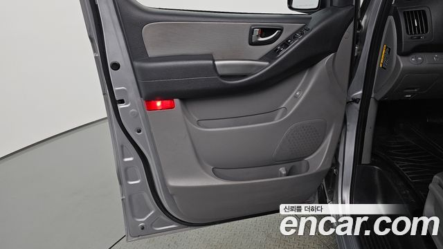 Hyundai Grand Starex Van 3-Seater Smart 2021 — фото 30