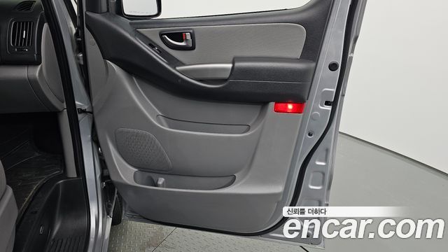 Hyundai Grand Starex Van 3-Seater Smart 2021 — фото 31