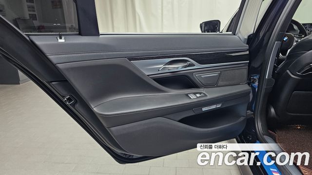 BMW 7 Series (G11) 740Ld xDrive M Sport 2017 — фото 25