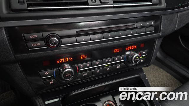 BMW 5 Series (F10) 530d xDrive M Aero Dynamic 2016 — фото 17