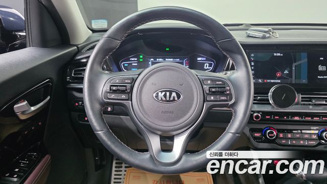 Kia Niro 1.6 HEV Noblesse Special 2020 — фото 14