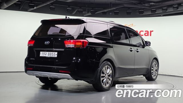 Kia Carnival 9-seater Prestige 2017 — фото 2