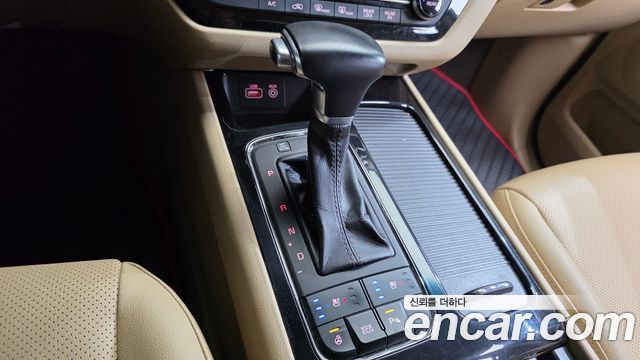 Kia Carnival 9-seater Prestige 2017 — фото 9