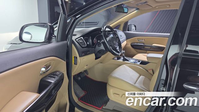 Kia Carnival 9-seater Prestige 2017 — фото 10