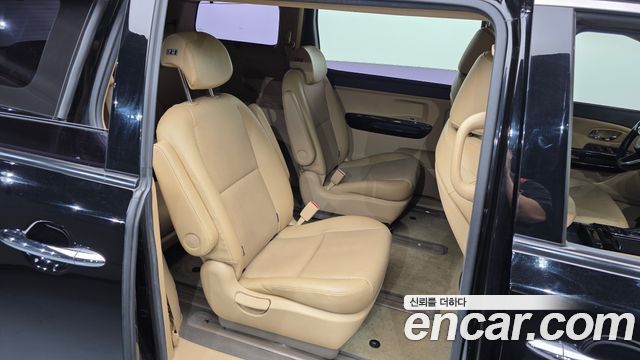 Kia Carnival 9-seater Prestige 2017 — фото 12