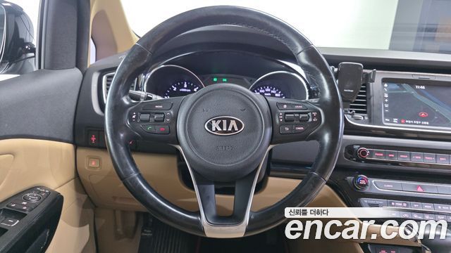 Kia Carnival 9-seater Prestige 2017 — фото 13